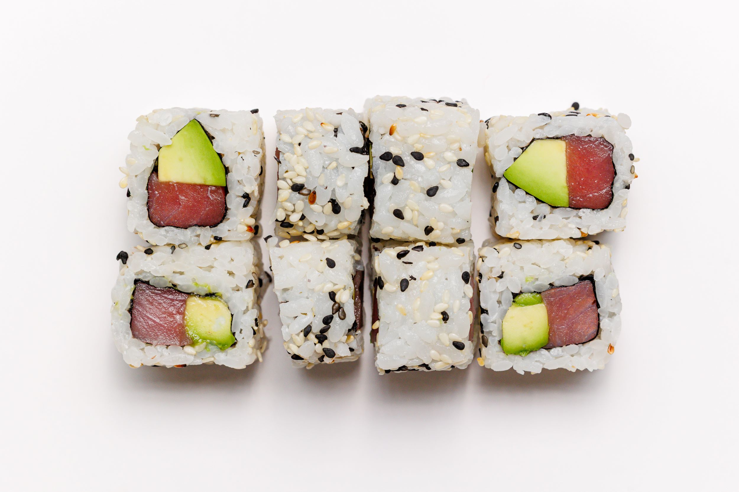 Tuna avocado maki